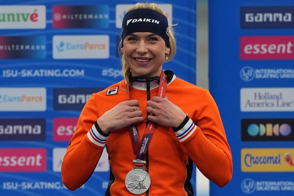 She is the current world champion in speed skating