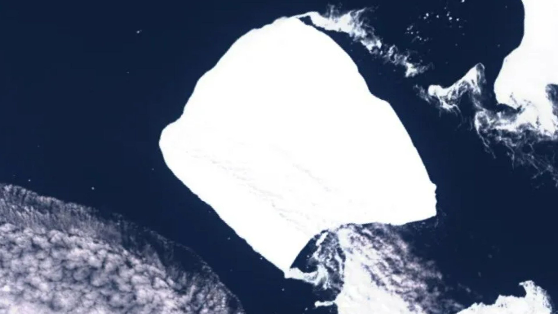 World’s largest iceberg twice the size of London BREAKS FREE after 30 yrs in one spot - heading straight for Brit island