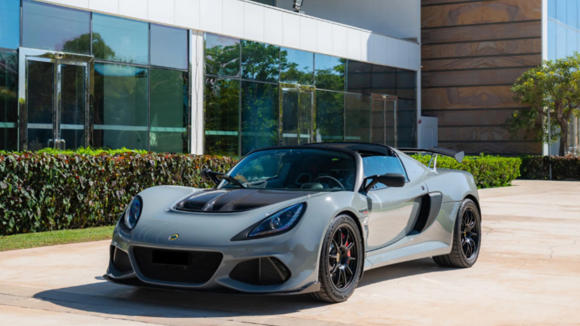 Ultra rare Lotus that can steer ITSELF with just 600 miles on the clock to sell at auction – would you put in an offer? – The Scottish Sun