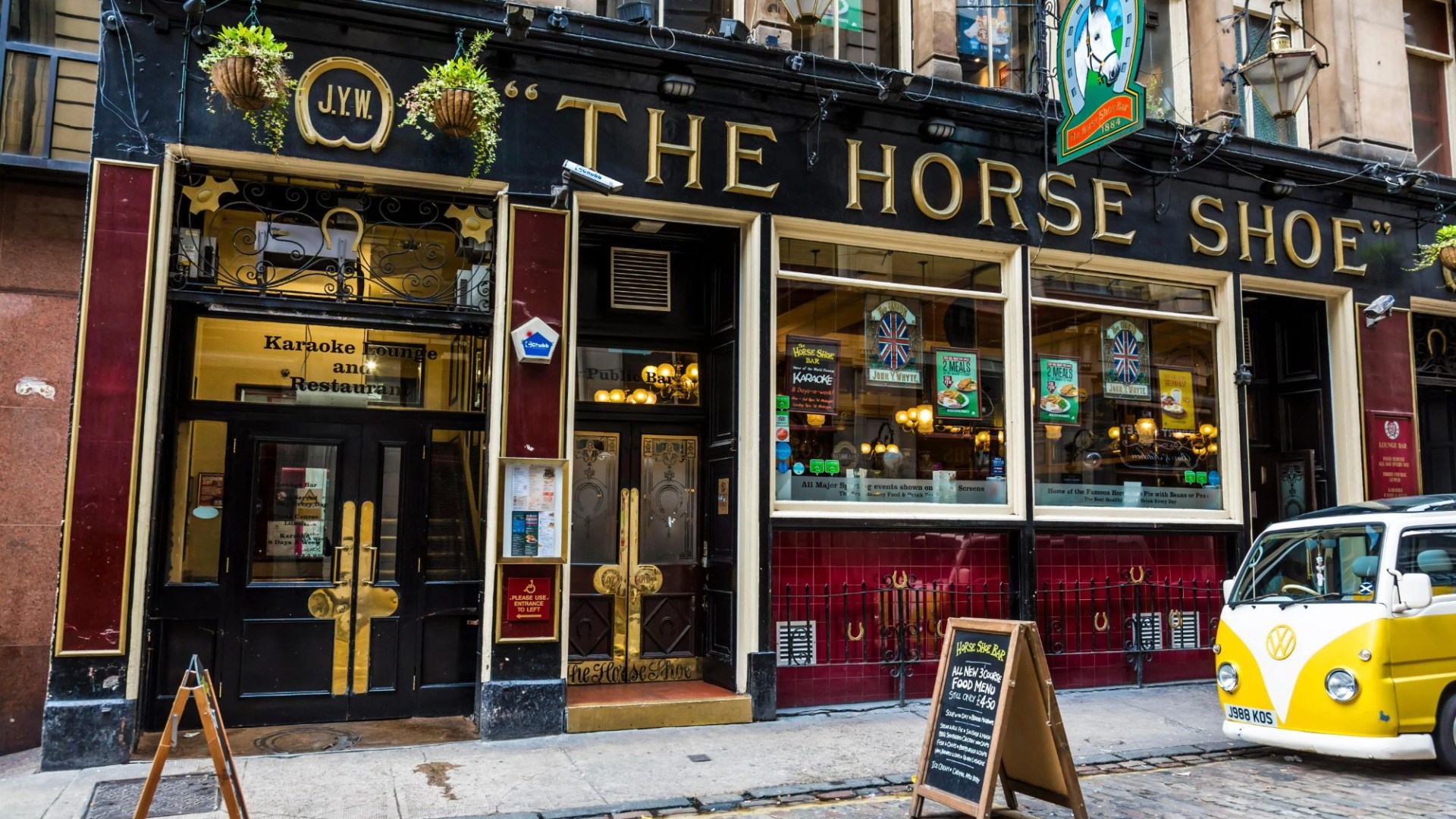 Scots star surprises packed pub with rendition of massive anthem