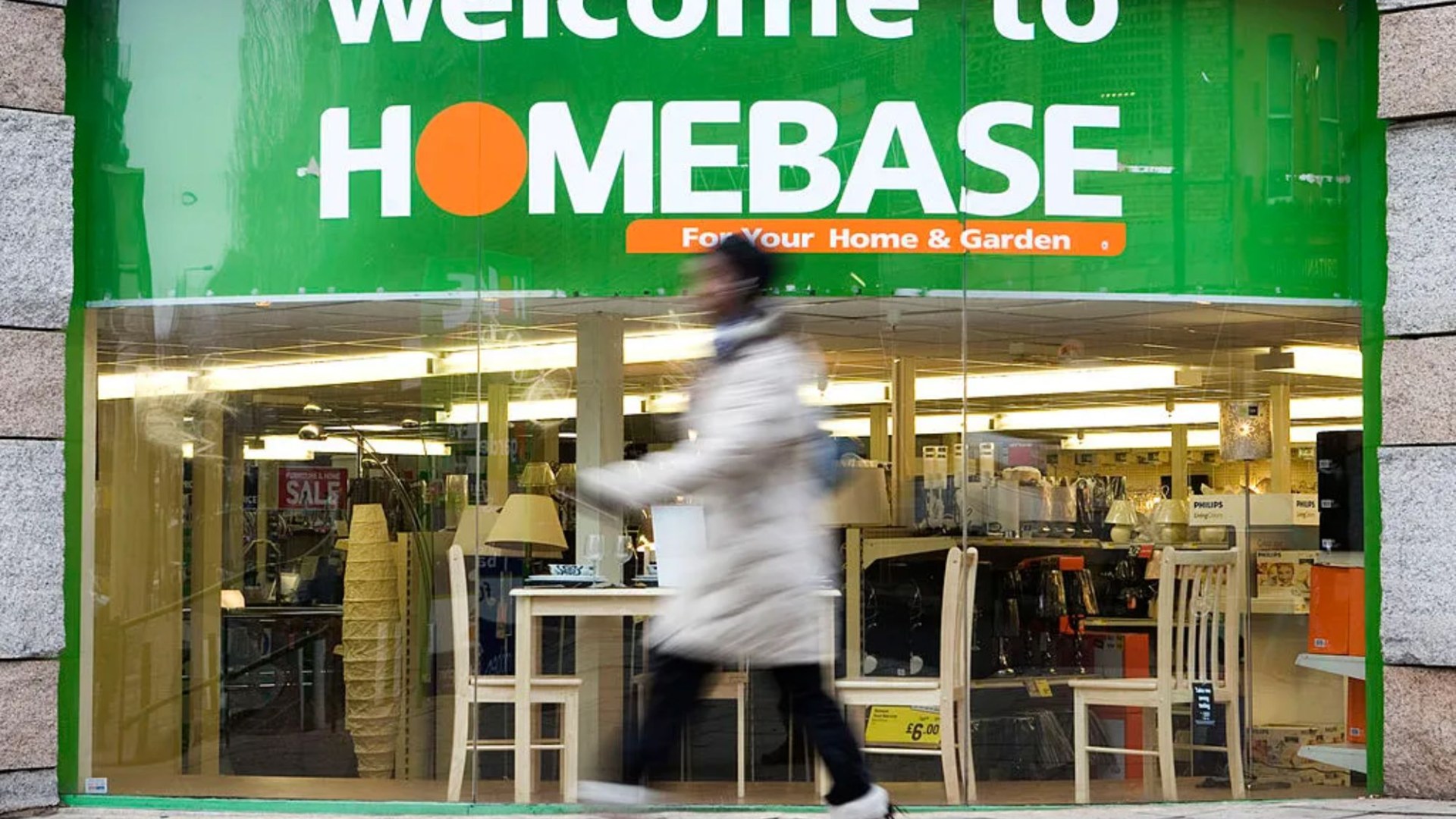 Homebase fans rush to store after they spot real Christmas trees being given away for FREE