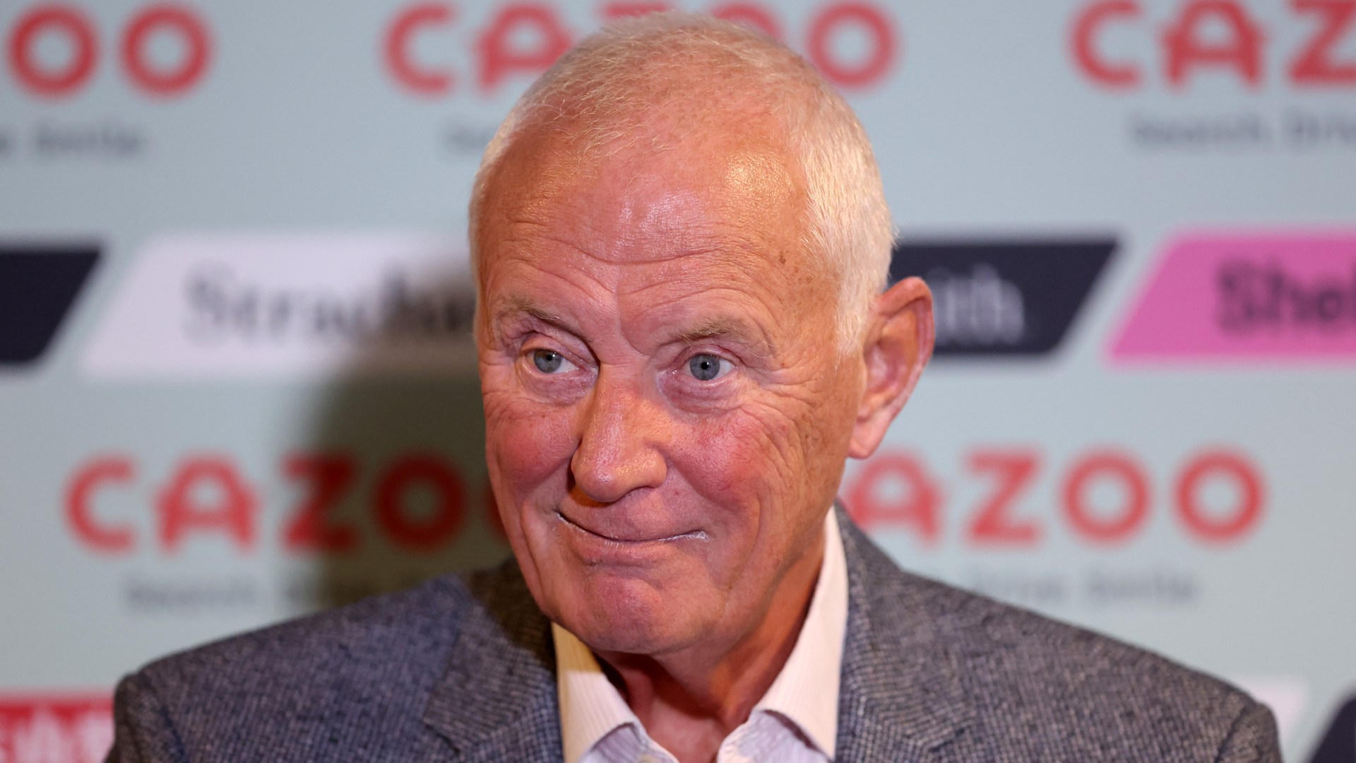 Darts supremo Barry Hearn reveals he had major surgery before tournament as World Champs raises money for cancer charity