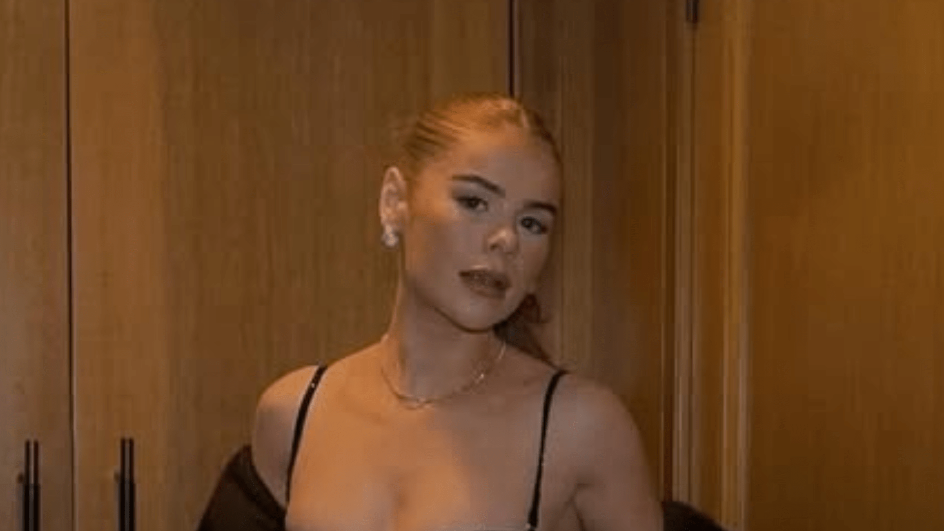 'Absolutely beautiful' - Scots footie wag stuns in tiny black sparkly dress and fans are loving the festive look