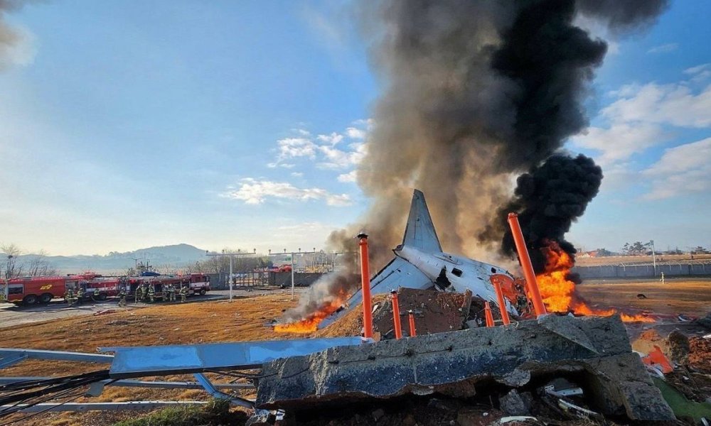 BREAKING: Jeju Air Plane Crash Leaves Over 149 People Dead [Video]