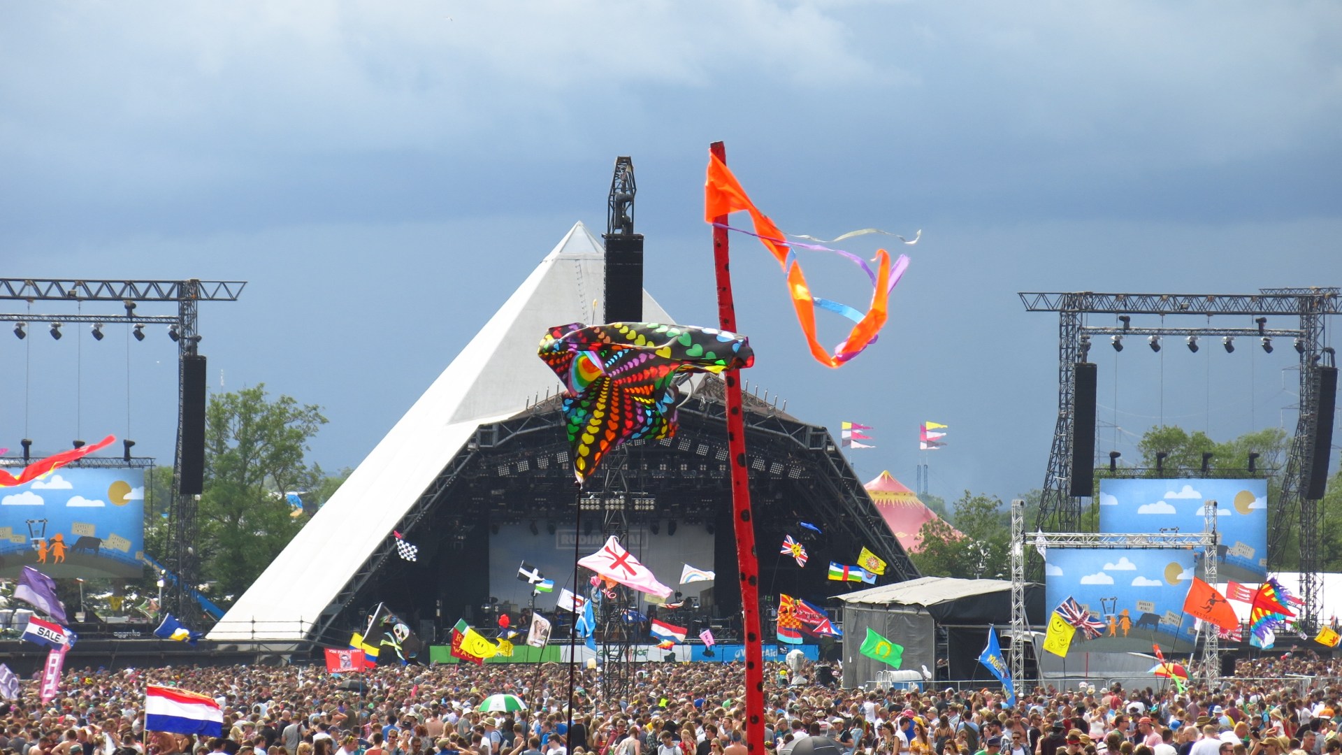 Glastonbury fans spot huge clue Irish band is nailed on for Pyramid Stage slot