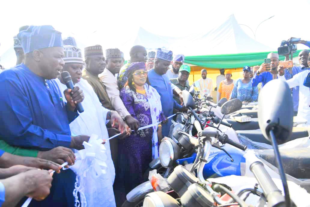 Kwara Gov Flags Off Distribution Of 3000 Energy-saving Stoves,193 Motorcycles