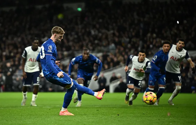 EPL: Palmer stars as Chelsea mount stunning comeback to beat Spurs 4-3