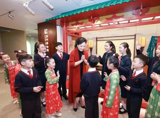 Peng Liyuan Ta Ziyarci Dakin Ajiye Kayayyakin Tarihi a Yankin Macao