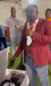 Viral Clip Of A Pastor Resurrect!ng A Young Man Sp@rks Discourse Online (WATCH)