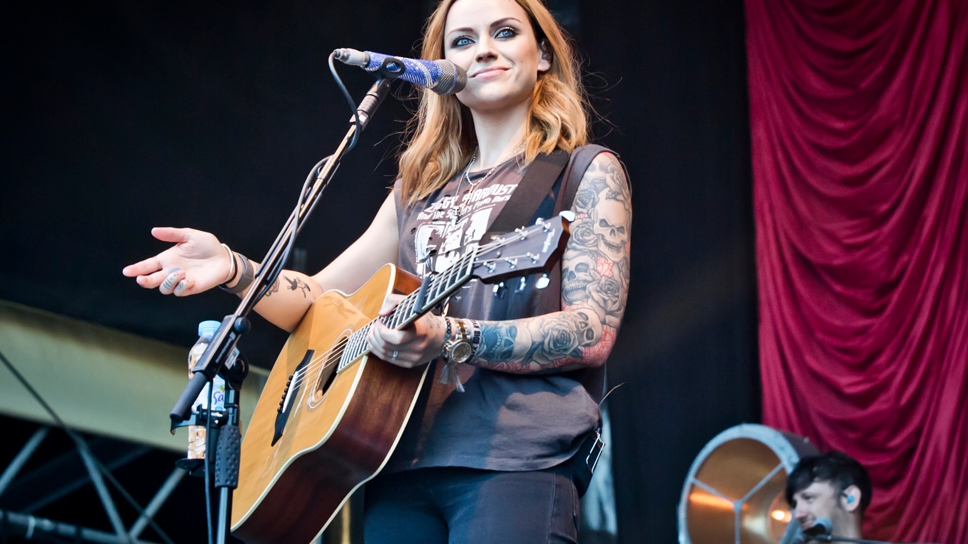 Amy MacDonald's huge fortune revealed as singer's accounts boosted again