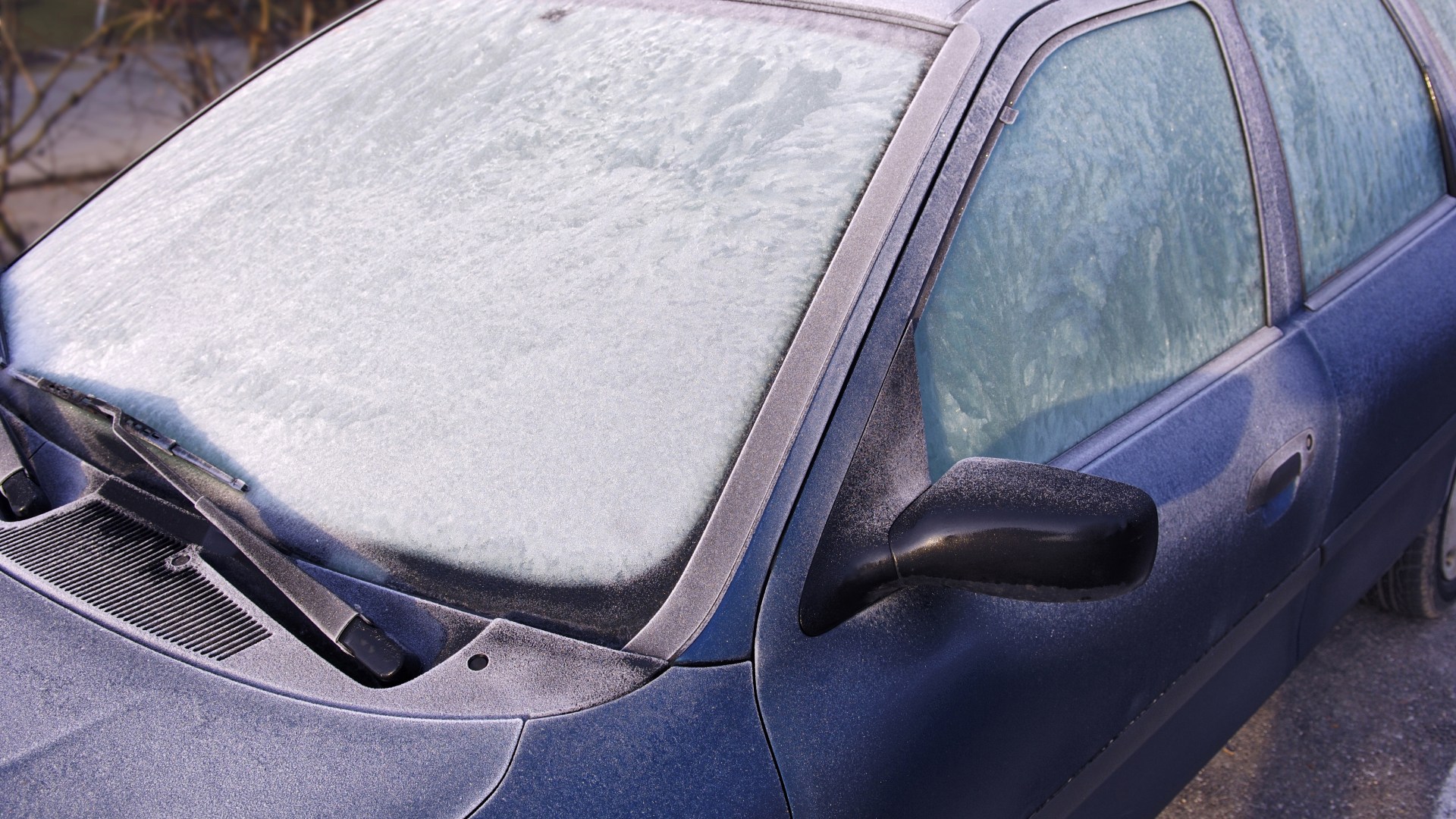 Drivers flock to buy £2 B&M product that removes ice from windows in seconds as temperatures plunge to -13C