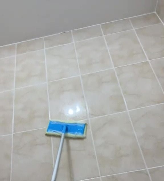 How to get ALL your bathroom tiles spotless and shiny - even the ones you can’t reach that are filthy